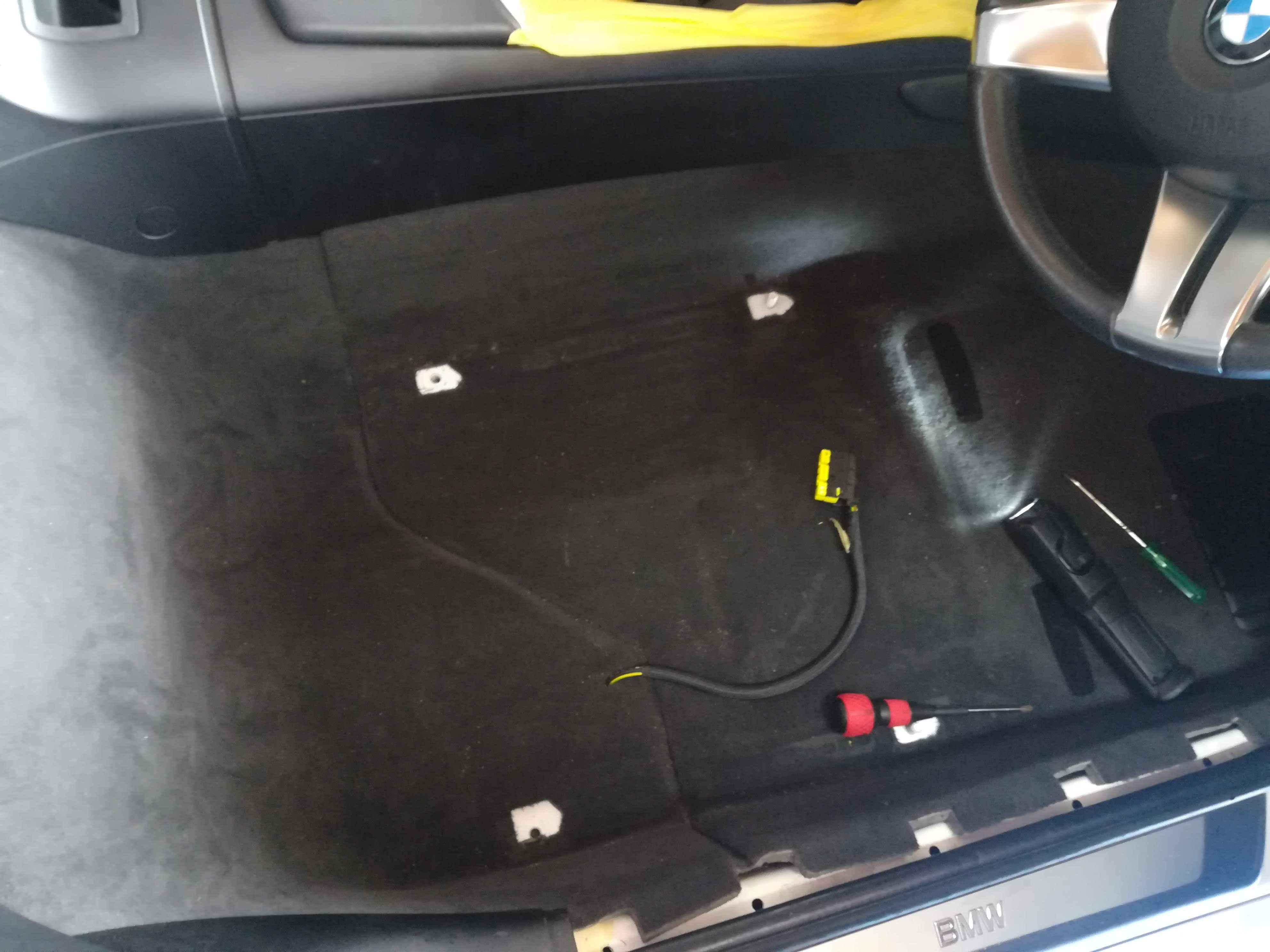 BMW Z4】運転席・助手席シートの取り外し方法 | クラシログ