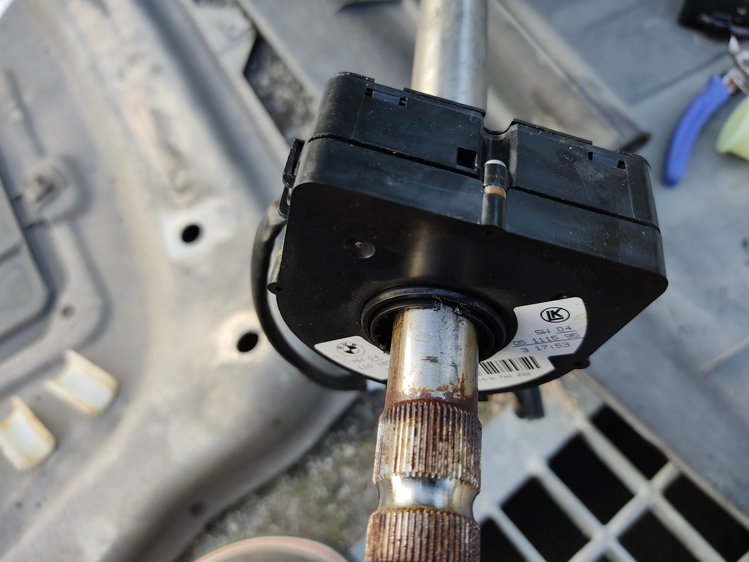 ステアリングアングルセンサーの修理・交換方法【BMW Z4(E85 