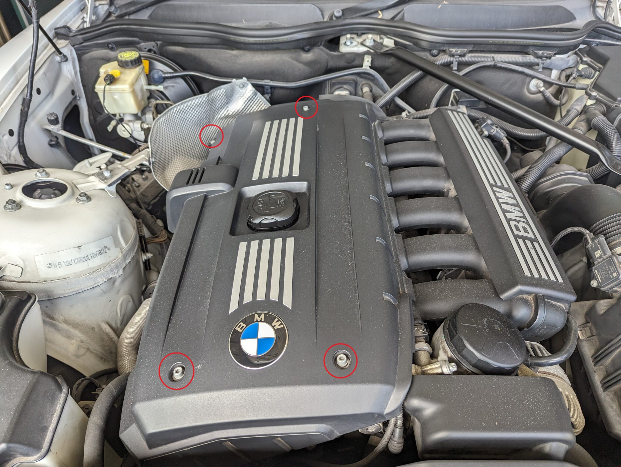 【N52エンジン】バルブカバーガスケット（ヘッドカバーガスケット）の交換方法【BMW Z4】 クラシログ